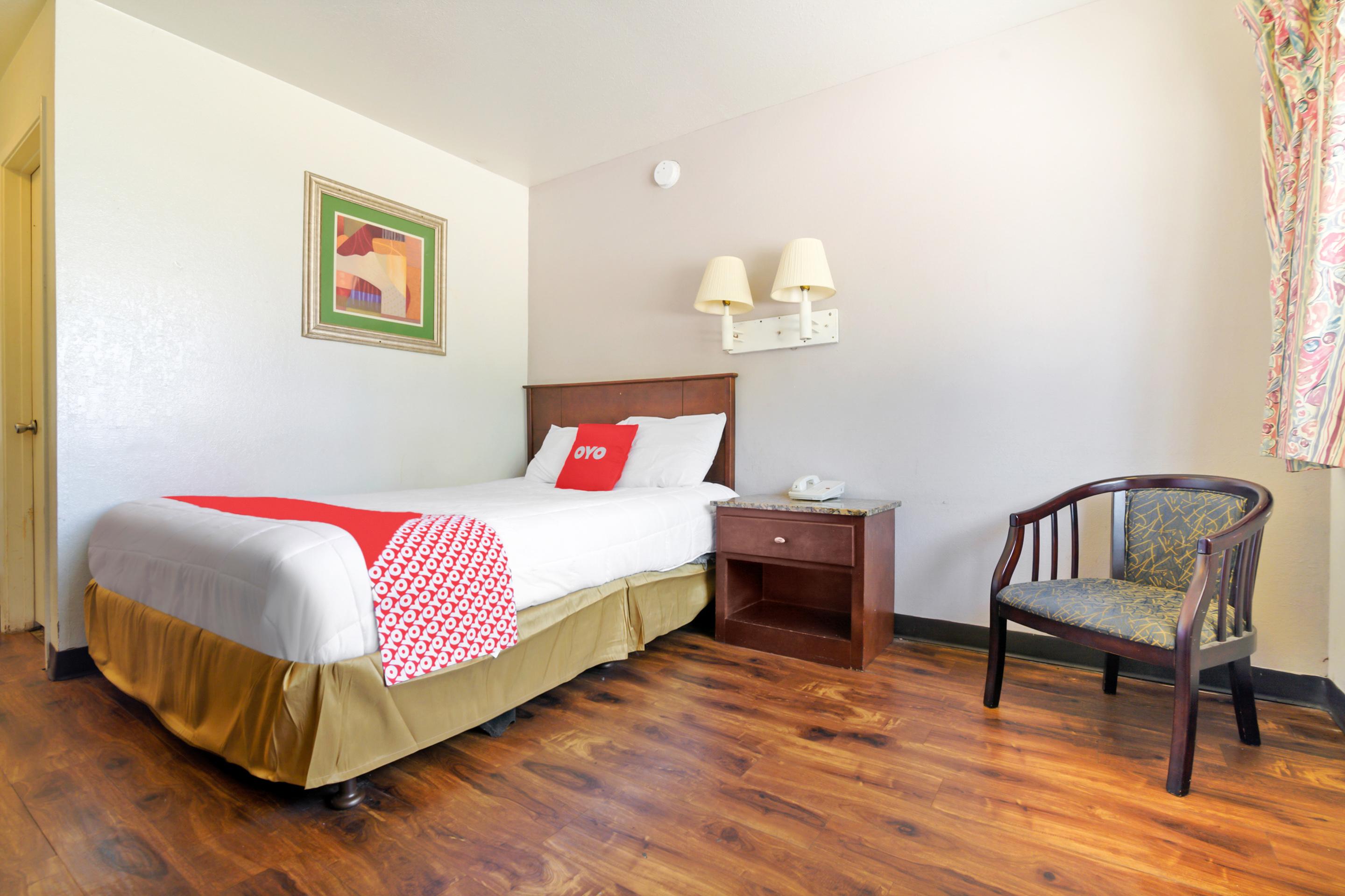 Oyo - Campus Hotel
