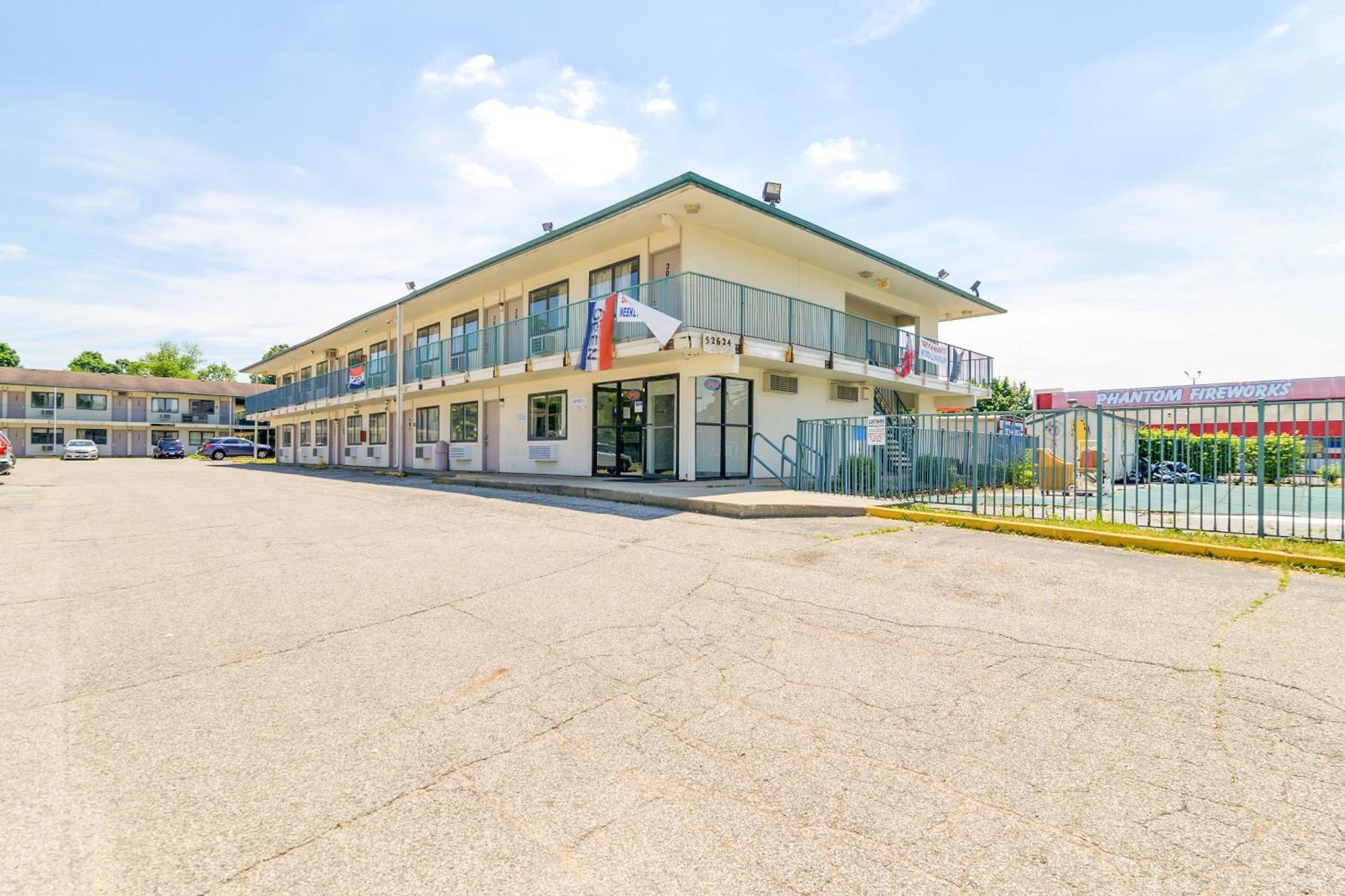 Oyo - Campus Hotel